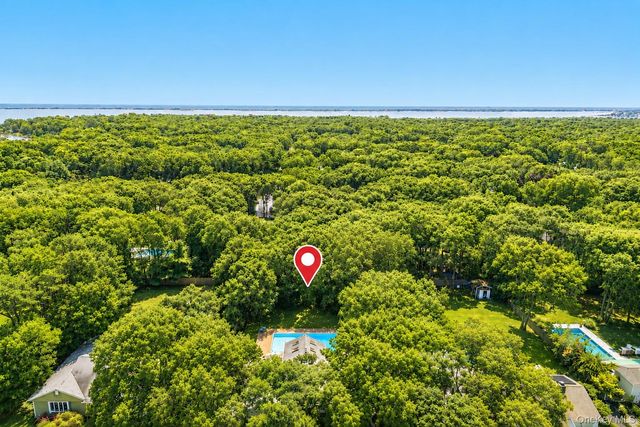 11 White Birch Trail, East Quogue, NY 11942