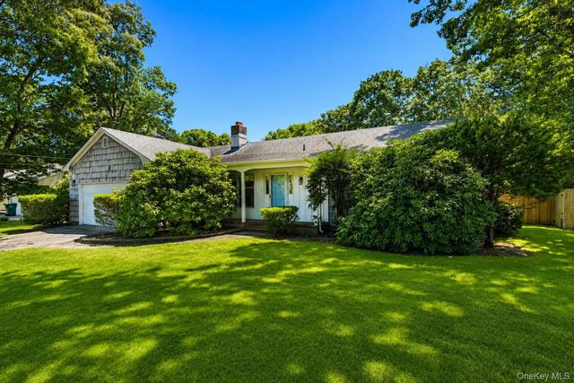 11 White Birch Trail, East Quogue, NY 11942