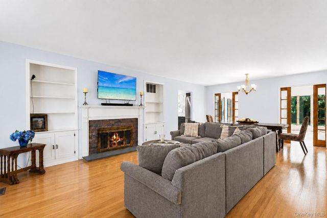 11 White Birch Trail, East Quogue, NY 11942