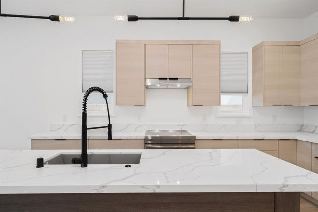 1429 W St, Sacramento, CA 95818