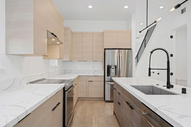 1429 W St, Sacramento, CA 95818