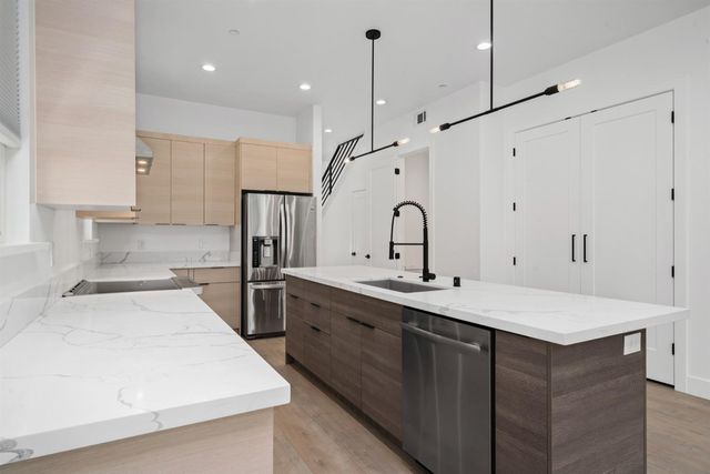 1429 W St, Sacramento, CA 95818