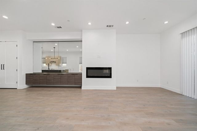 1429 W St, Sacramento, CA 95818