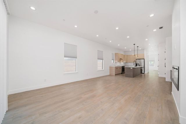 1429 W St, Sacramento, CA 95818