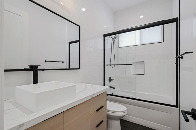 1429 W St, Sacramento, CA 95818