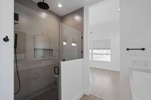 1429 W St, Sacramento, CA 95818