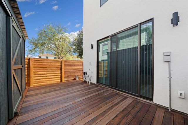 1429 W St, Sacramento, CA 95818