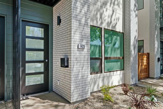 1429 W St, Sacramento, CA 95818