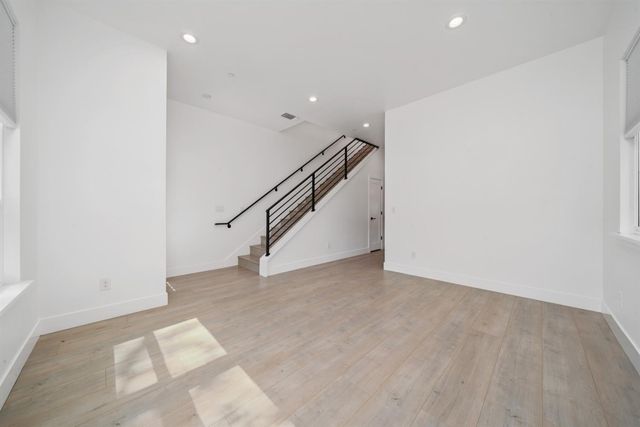 1429 W St, Sacramento, CA 95818