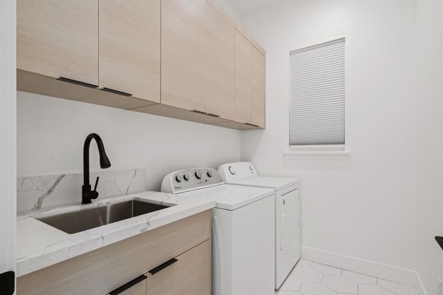 1429 W St, Sacramento, CA 95818