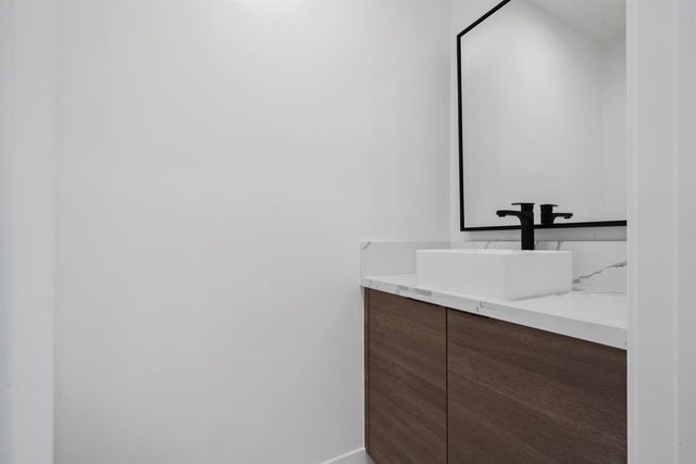 1429 W St, Sacramento, CA 95818