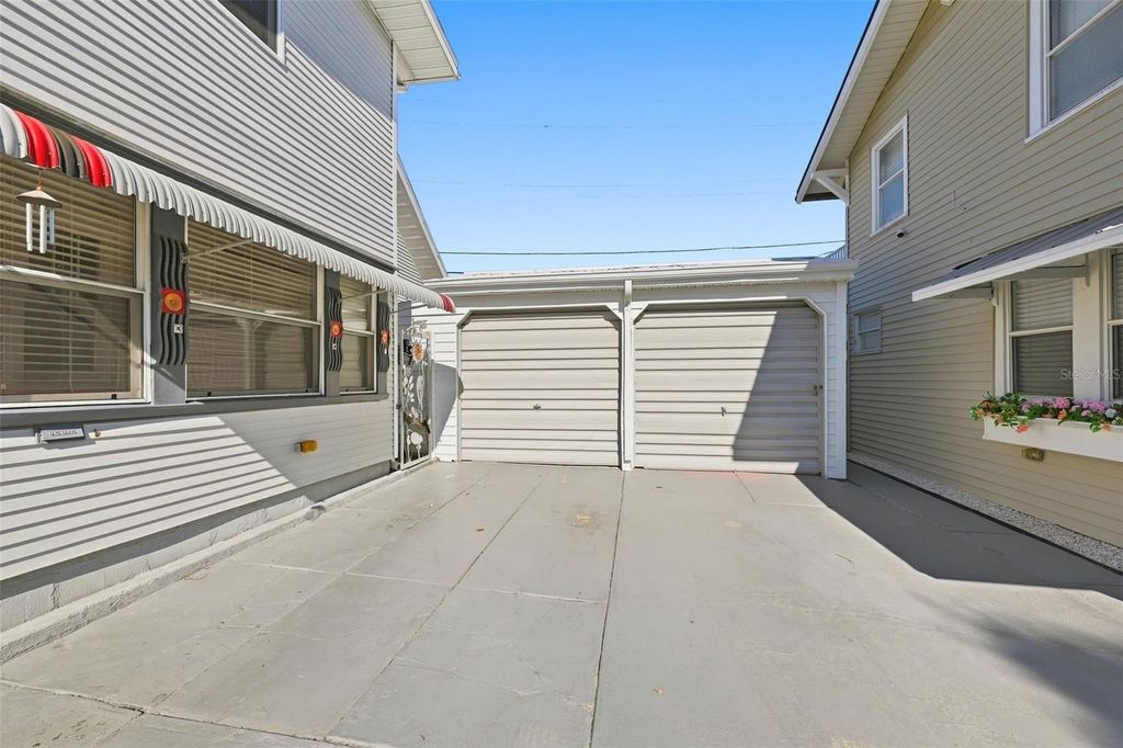 Image 2 of property listing at 10 PLAZA STREET E, Bradenton, FL 34208