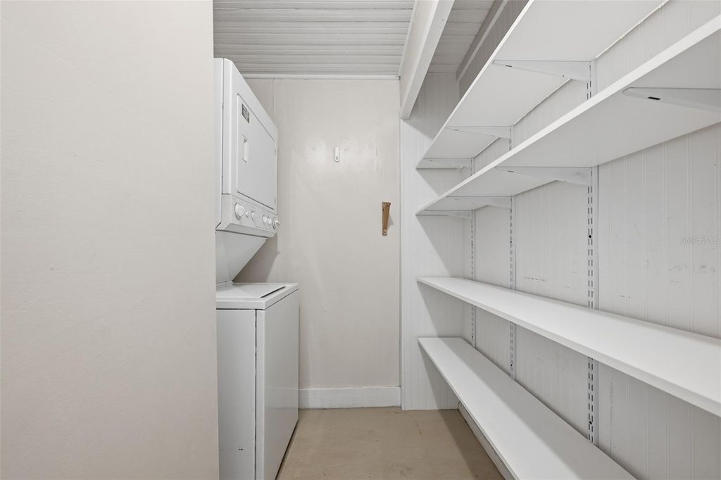 Image 15 of property listing at 10 PLAZA STREET E, Bradenton, FL 34208