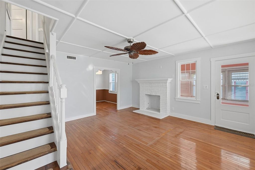Image 16 of property listing at 10 PLAZA STREET E, Bradenton, FL 34208