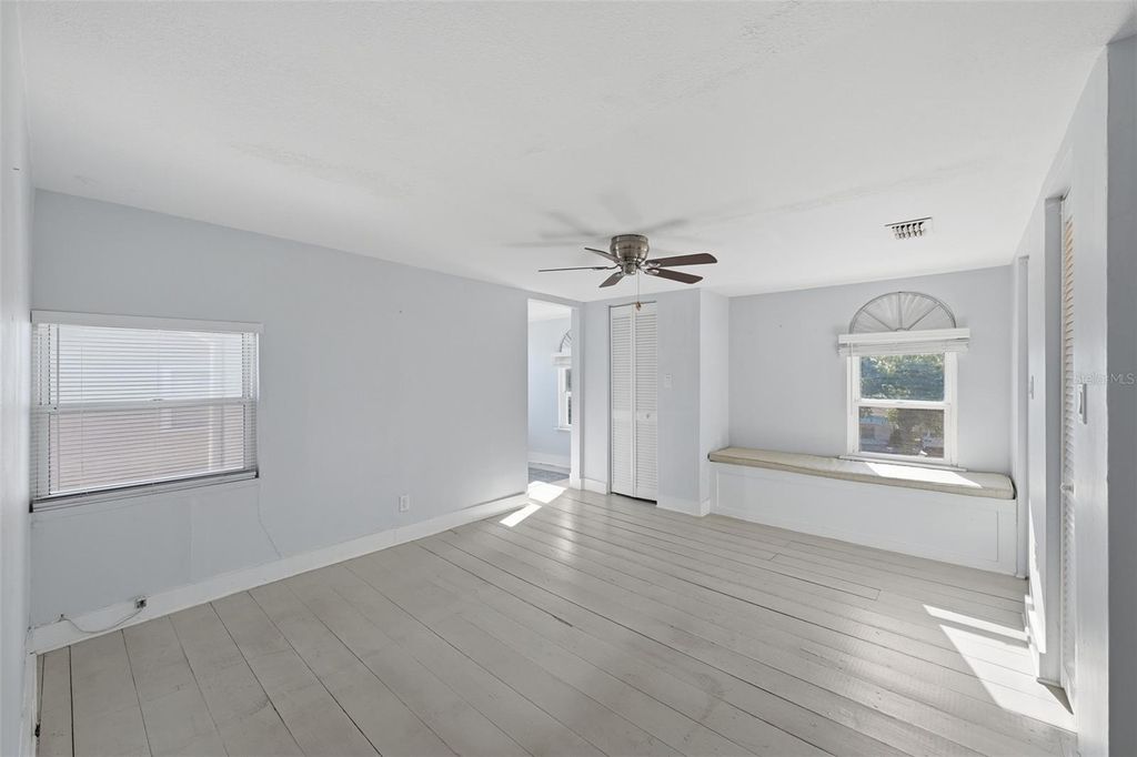 Image 18 of property listing at 10 PLAZA STREET E, Bradenton, FL 34208