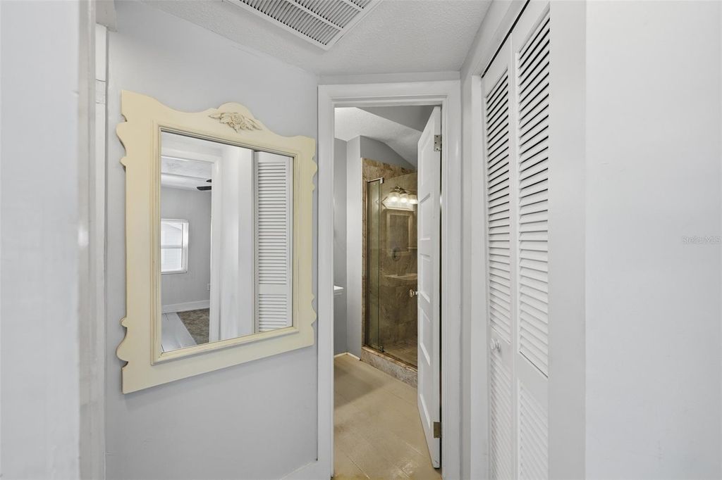 Image 27 of property listing at 10 PLAZA STREET E, Bradenton, FL 34208