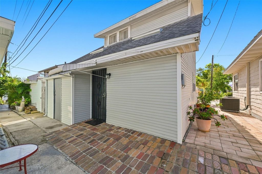 Image 28 of property listing at 10 PLAZA STREET E, Bradenton, FL 34208