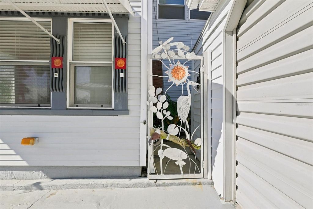 Image 30 of property listing at 10 PLAZA STREET E, Bradenton, FL 34208