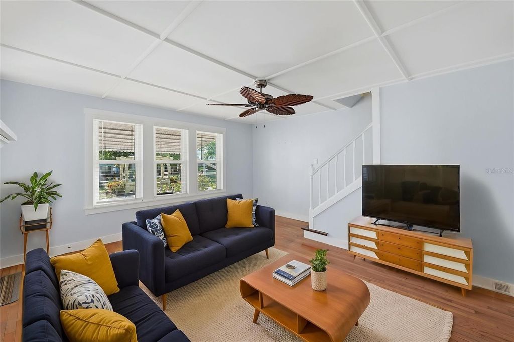 Image 4 of property listing at 10 PLAZA STREET E, Bradenton, FL 34208