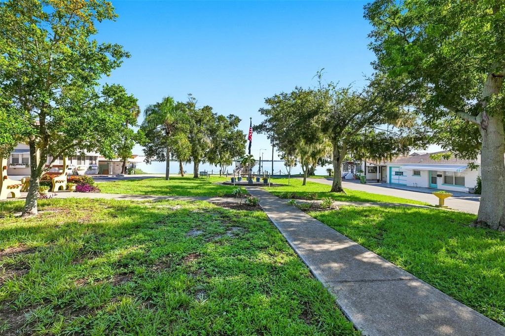 Image 32 of property listing at 10 PLAZA STREET E, Bradenton, FL 34208