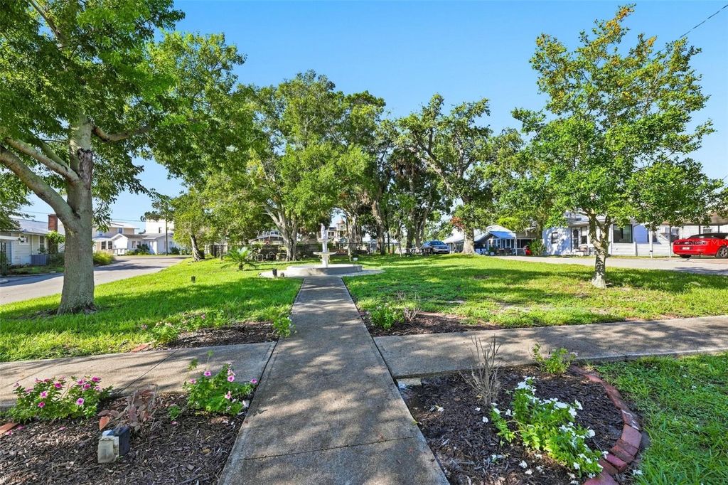 Image 33 of property listing at 10 PLAZA STREET E, Bradenton, FL 34208