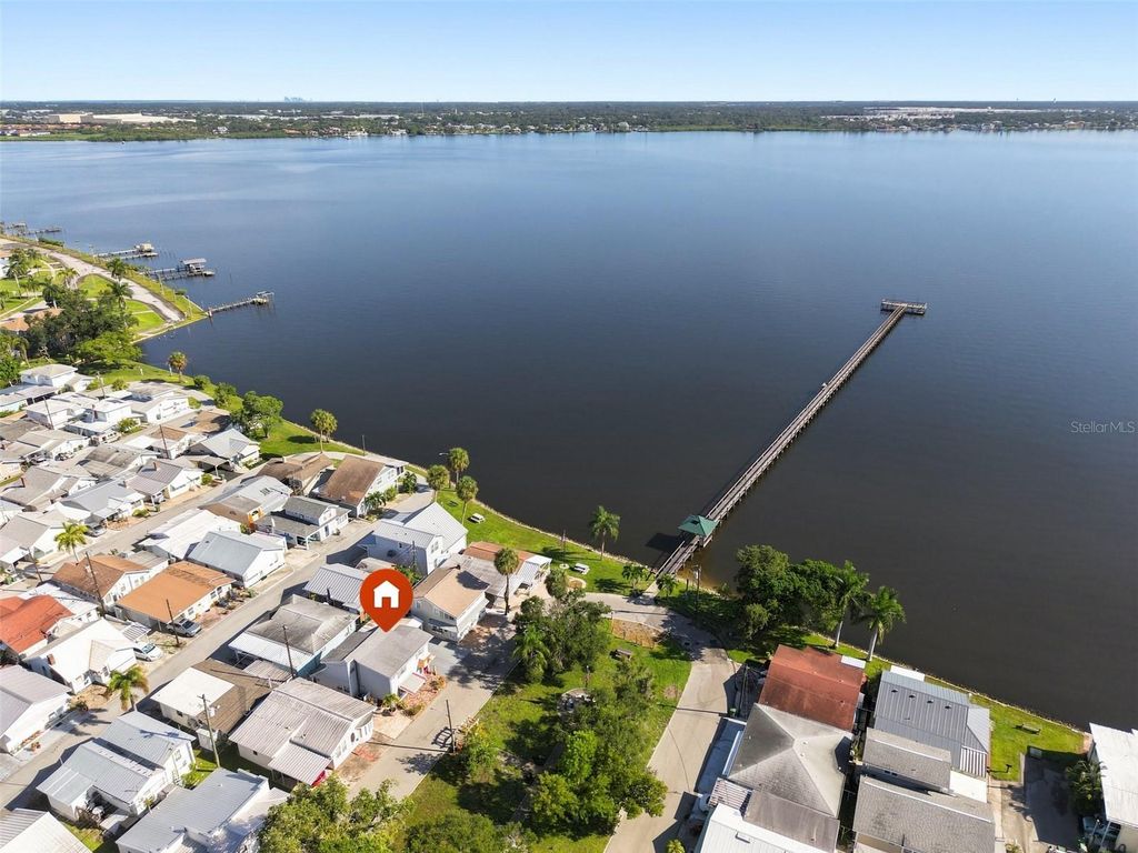 Image 36 of property listing at 10 PLAZA STREET E, Bradenton, FL 34208