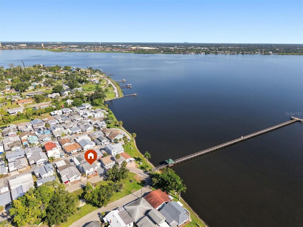 Image 37 of property listing at 10 PLAZA STREET E, Bradenton, FL 34208