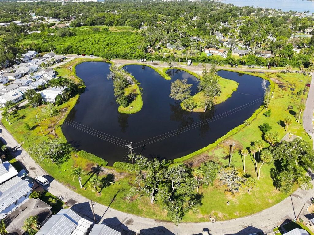 Image 39 of property listing at 10 PLAZA STREET E, Bradenton, FL 34208