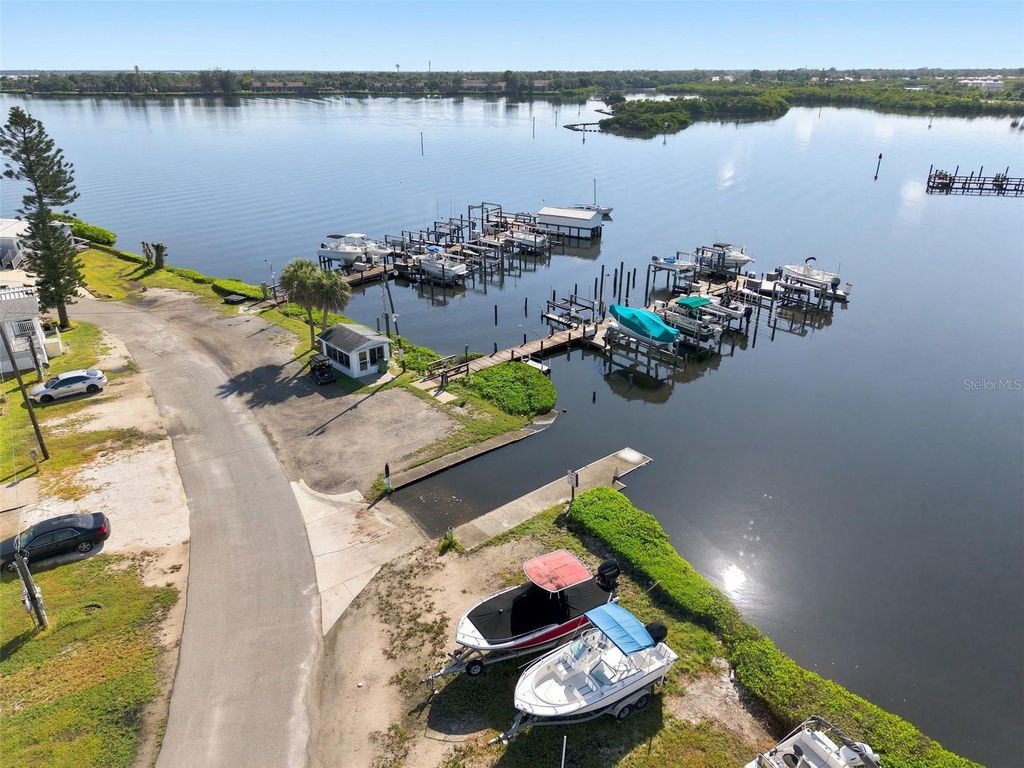 Image 41 of property listing at 10 PLAZA STREET E, Bradenton, FL 34208