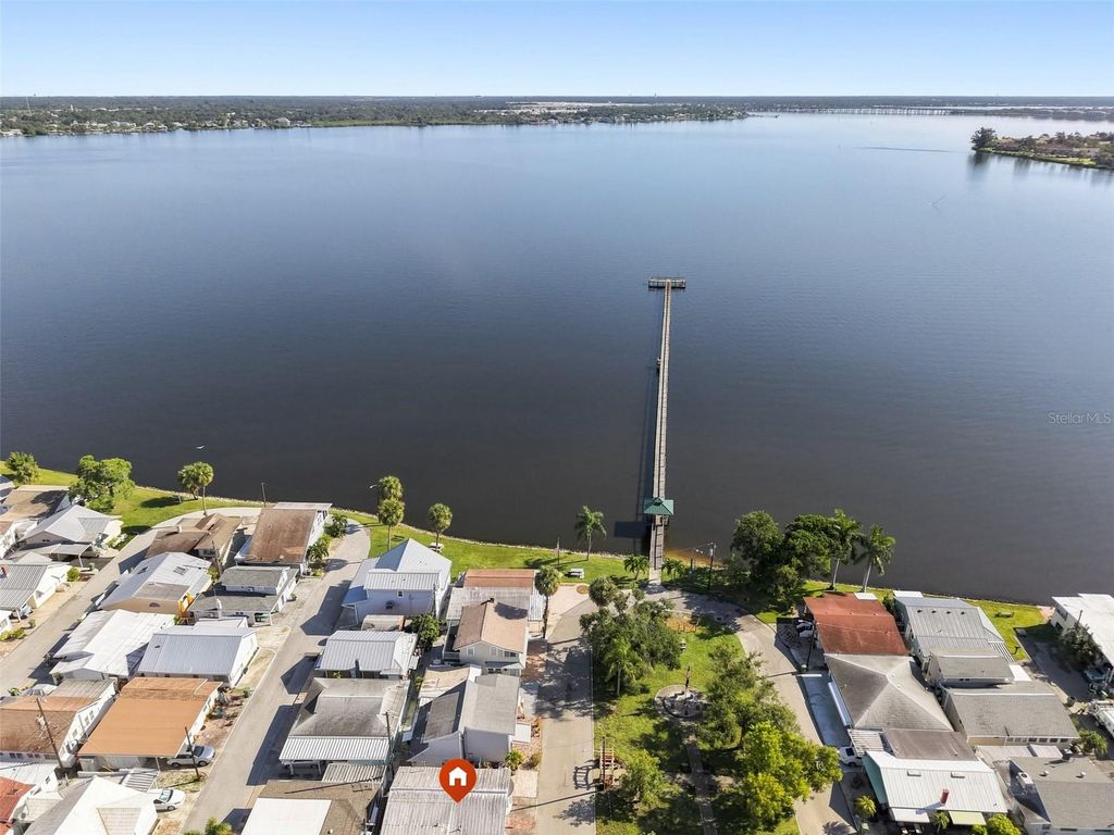 Image 43 of property listing at 10 PLAZA STREET E, Bradenton, FL 34208