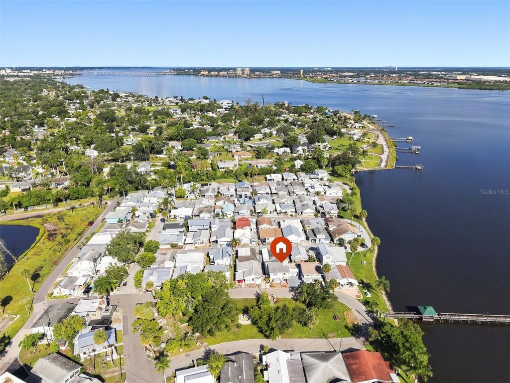 Image 44 of property listing at 10 PLAZA STREET E, Bradenton, FL 34208