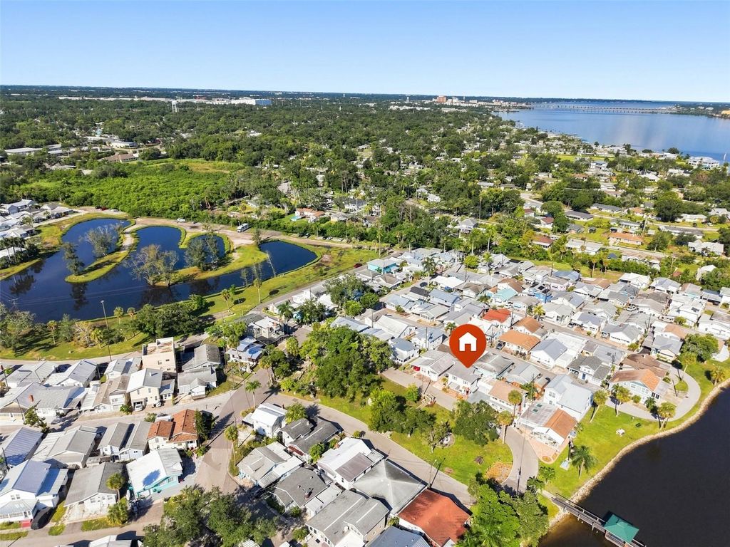 Image 45 of property listing at 10 PLAZA STREET E, Bradenton, FL 34208