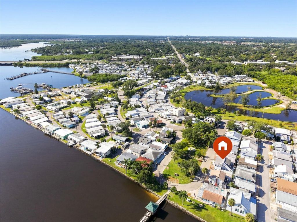 Image 47 of property listing at 10 PLAZA STREET E, Bradenton, FL 34208