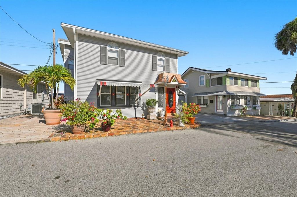 Image 49 of property listing at 10 PLAZA STREET E, Bradenton, FL 34208