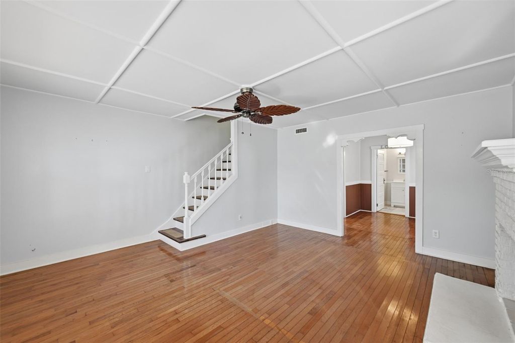 Image 6 of property listing at 10 PLAZA STREET E, Bradenton, FL 34208