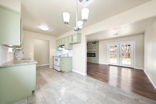 1223 E Vilas Avenue, Guthrie, OK 73044