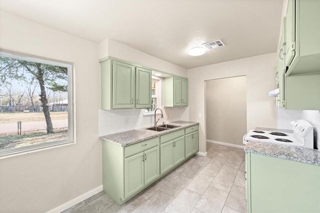 1223 E Vilas Avenue, Guthrie, OK 73044