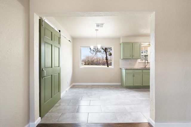 1223 E Vilas Avenue, Guthrie, OK 73044