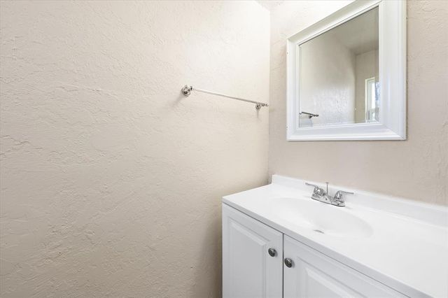 1223 E Vilas Avenue, Guthrie, OK 73044