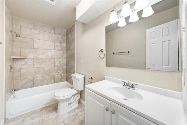 1223 E Vilas Avenue, Guthrie, OK 73044