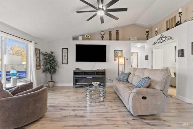 4532 E E Burgundy Ct., Nampa, ID 83686