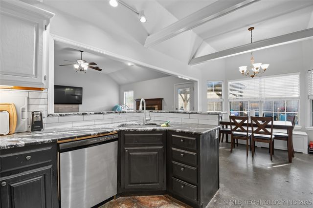 11631 S 103rd Avenue E, Bixby, OK 74008
