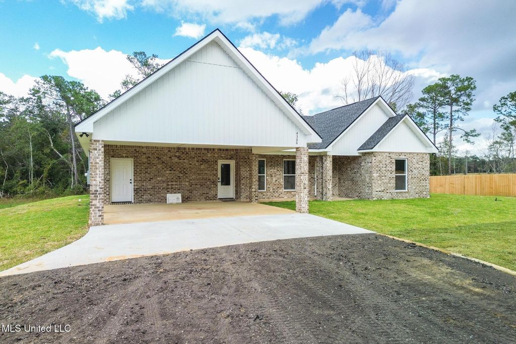 4300 Firetower Road, Kiln, MS 39556