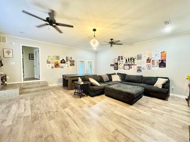 211 Service St, Mountain View, AR 72560