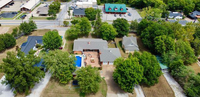 211 Service St, Mountain View, AR 72560