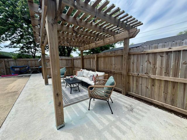 211 Service St, Mountain View, AR 72560