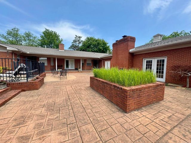 211 Service St, Mountain View, AR 72560