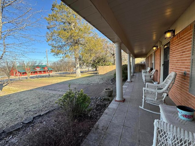 211 Service St, Mountain View, AR 72560