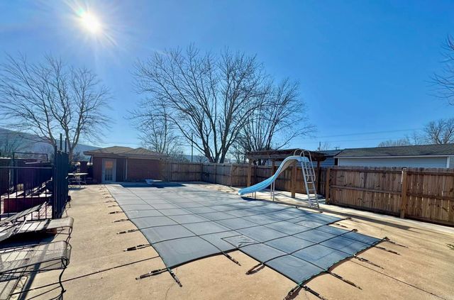 211 Service St, Mountain View, AR 72560