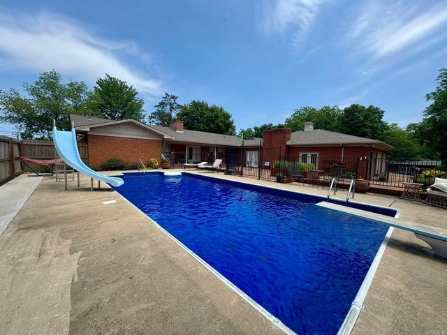 211 Service St, Mountain View, AR 72560